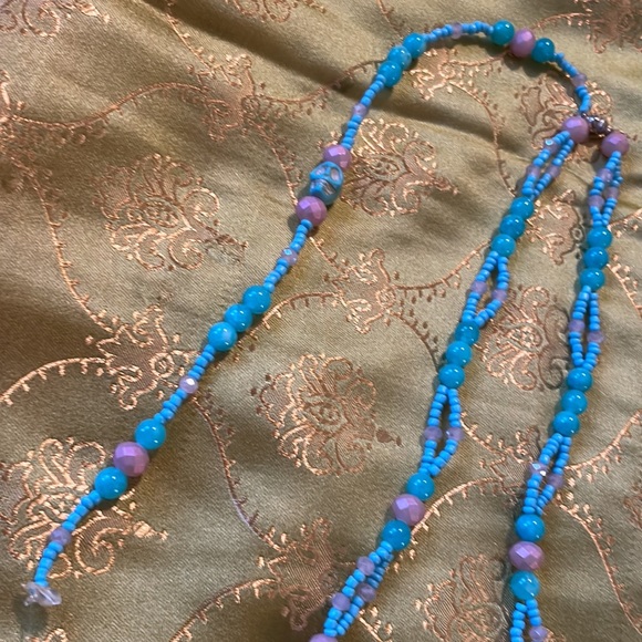 Handmade Jewelry Turquoise Centre Beaded Necklace w Skulls & Semiprecious Stones - Picture 8 of 9